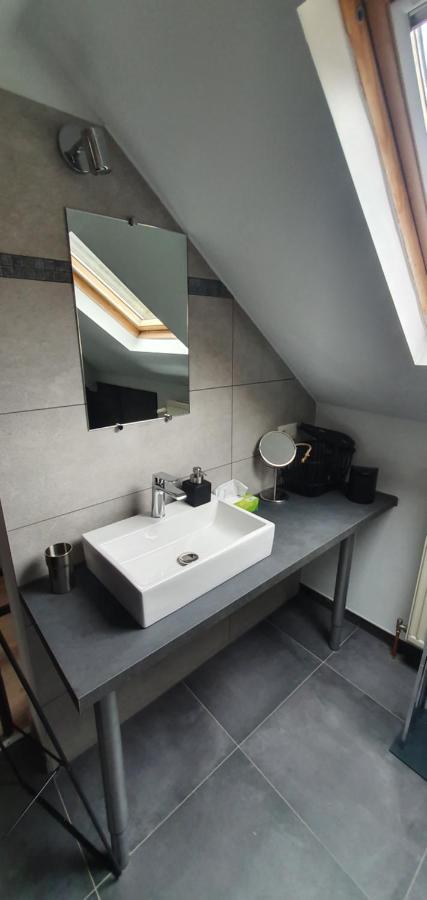 Charmant studio avec grande baignoire Namur Extérieur photo